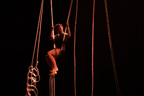 Hazel Lam: Svetilnik (BE/VB) (1) 1